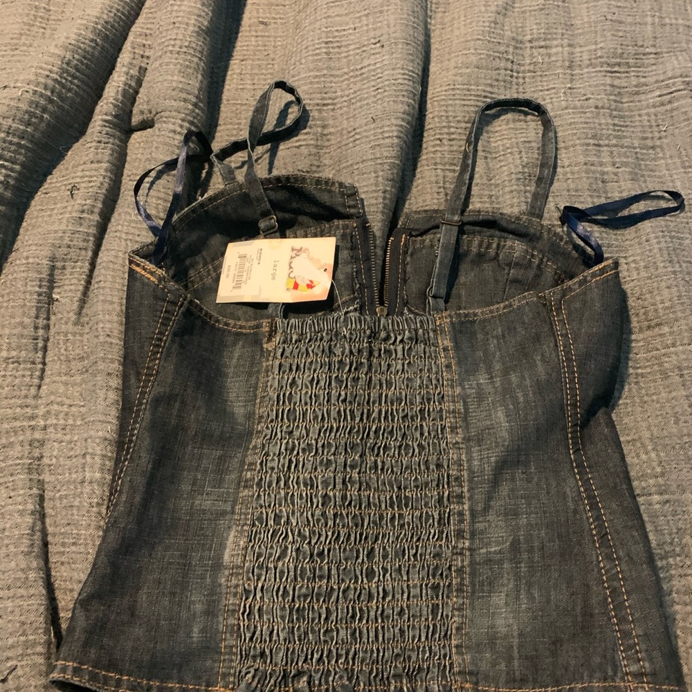 Tops - Picture 7 of 7